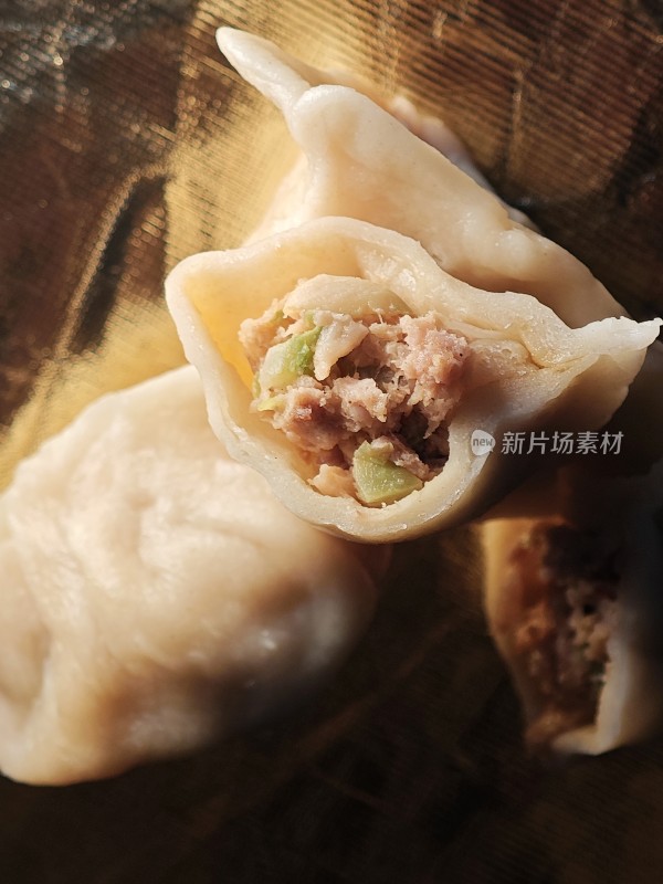 内馅饱满的美味饺子