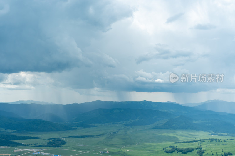 新疆阿勒泰云霄峰景色