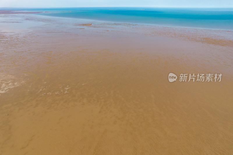 大海海浪沙滩退潮风景航拍摄影图