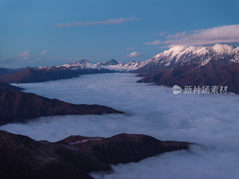 四川甘孜州子梅垭口云海贡嘎雪山高空航拍