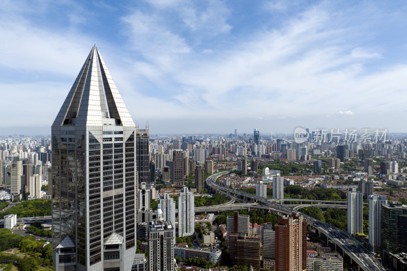 上海城市高楼天际线景观