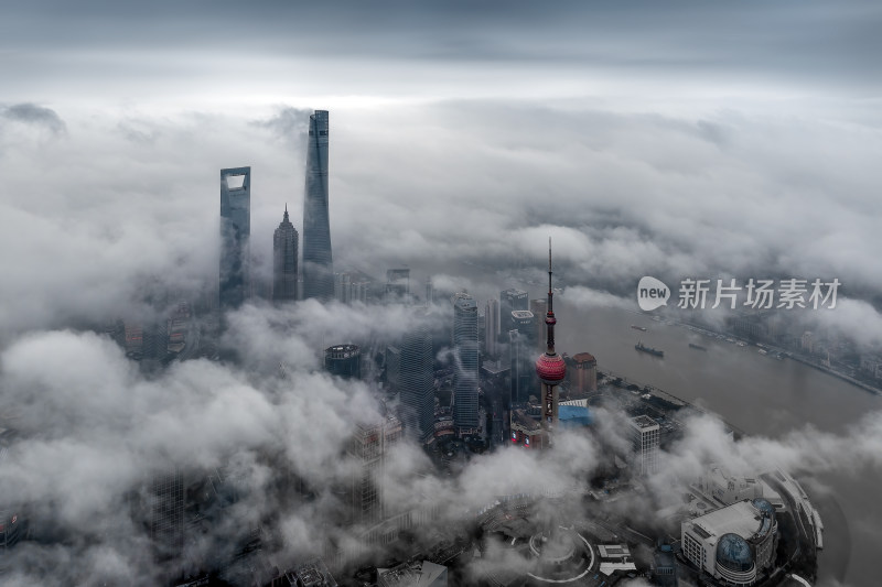 上海北外滩陆家嘴阴天云海上海航拍上海穿云