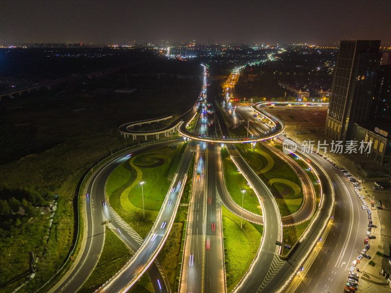 城市高速公路立交桥车流夜景航拍