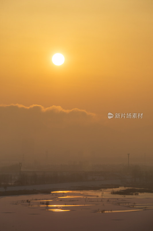 山东济宁邹城孟子湖日出雪景