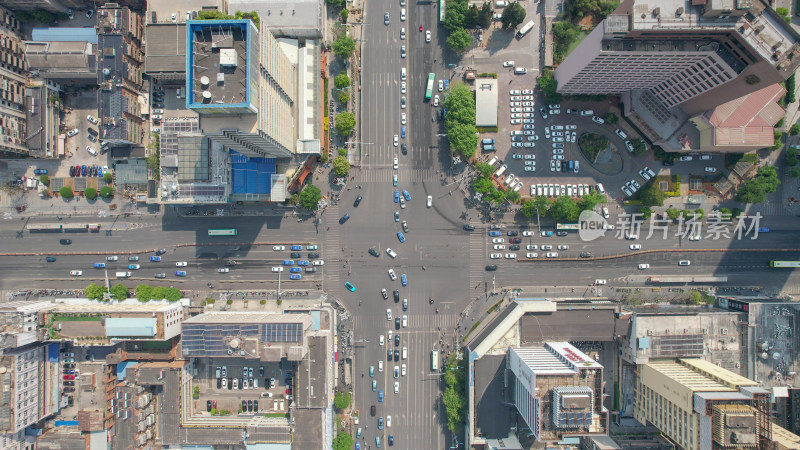 城市十字交叉路口交通航拍