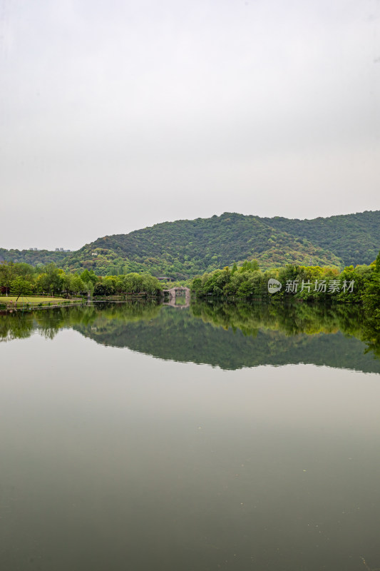 杭州湘湖风景区自然山水倒影景观