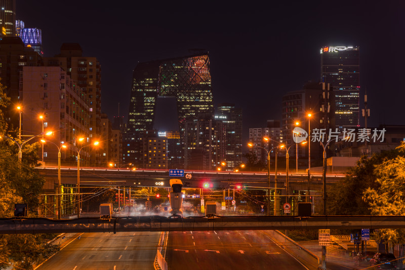 北京夜景下灯火辉煌的央视大楼