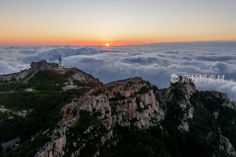 泰山之巅云海日出奇观