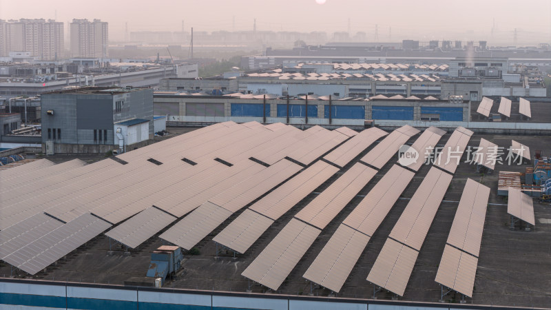 屋顶太阳能板俯瞰景象