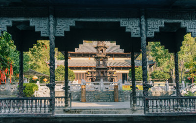 柳州灵泉寺寺院内