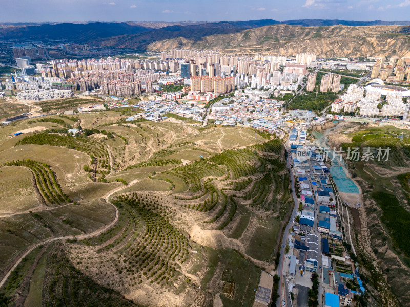 西北地区山区高山种植航拍图