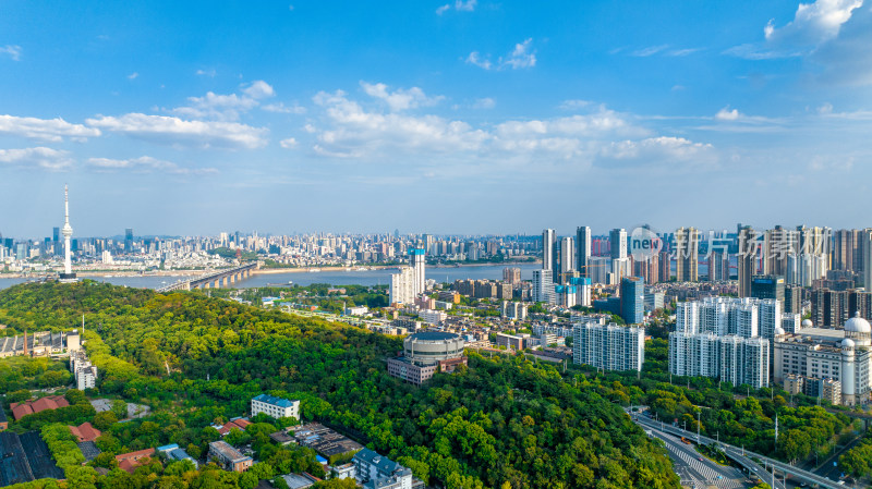 中国湖北武汉地标之龟山电视塔与龟山风景区