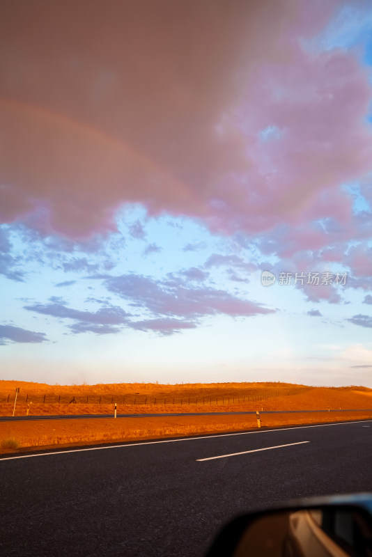 沙漠公路夕阳唯美天空彩虹