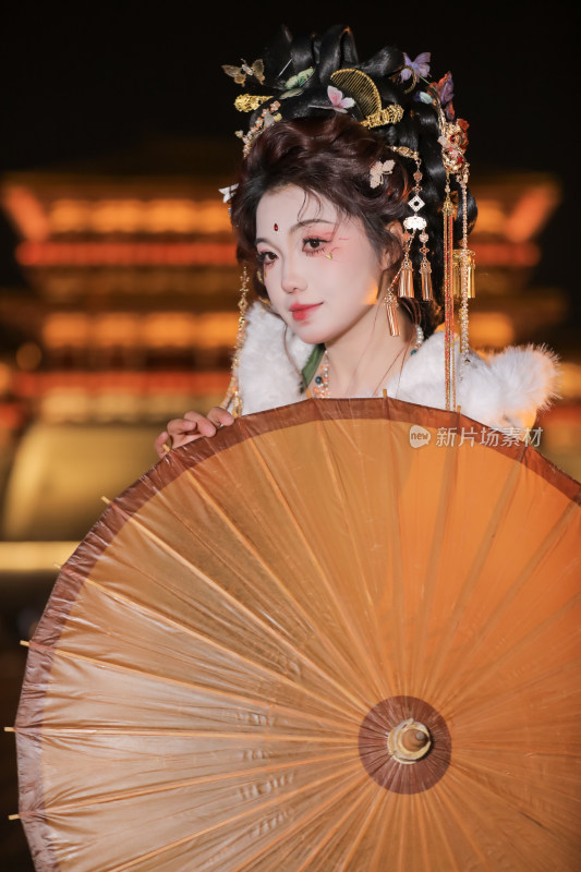 古风女子持伞古典造型特写