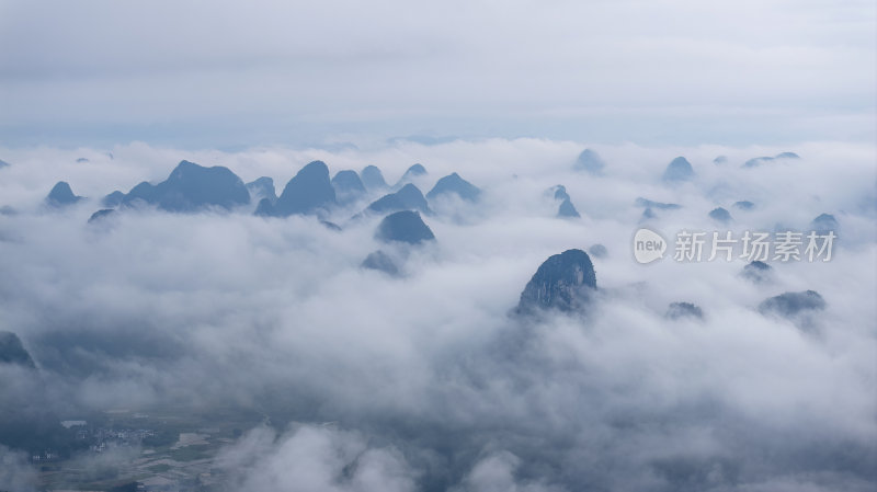 云雾缭绕的桂林群峰