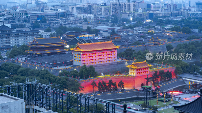 古城墙上灯火辉煌的西安古建筑夜景