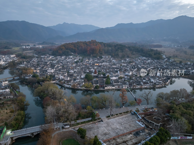 安徽黄山水墨江南宏村徽派建筑群秋色航拍