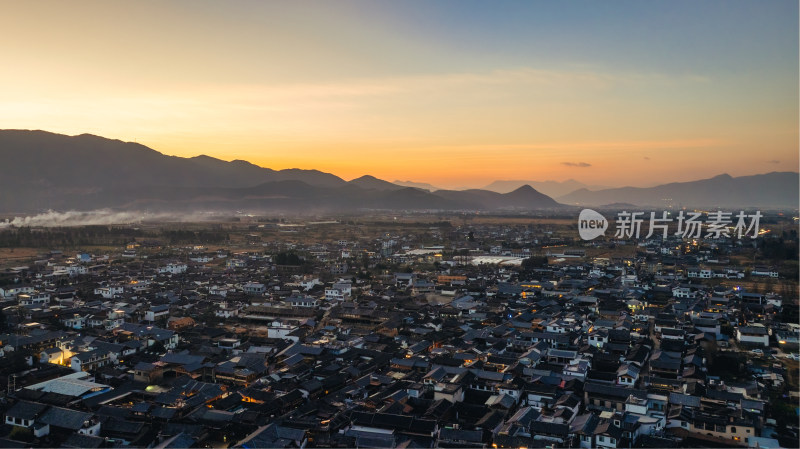 云南丽江白沙古镇的早晨