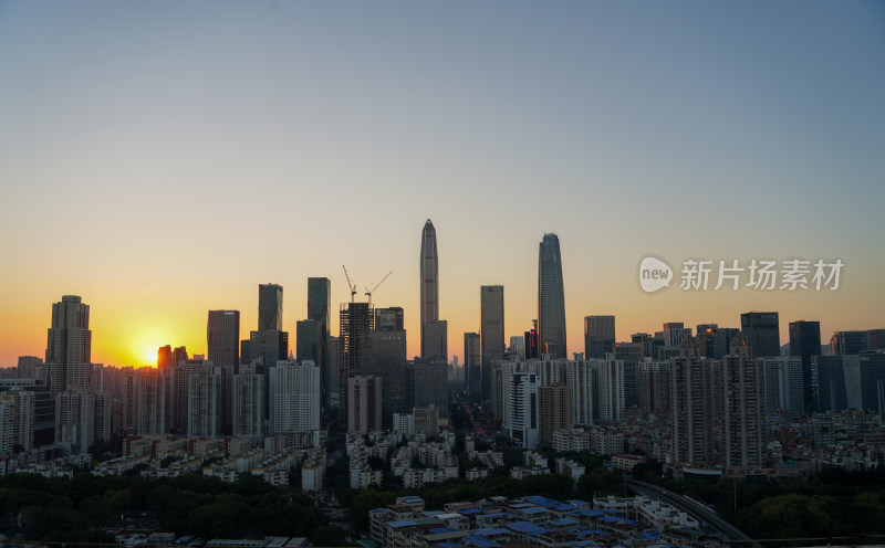 日出时分的现代化城市高楼全景