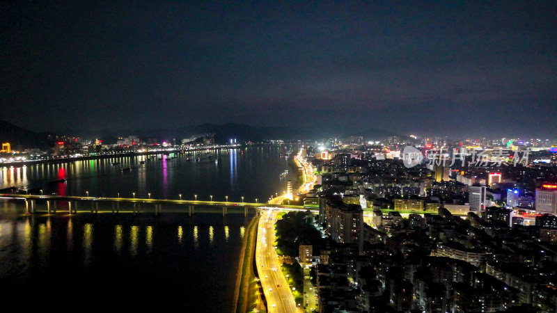 广东肇庆滨江大道夜景航拍图