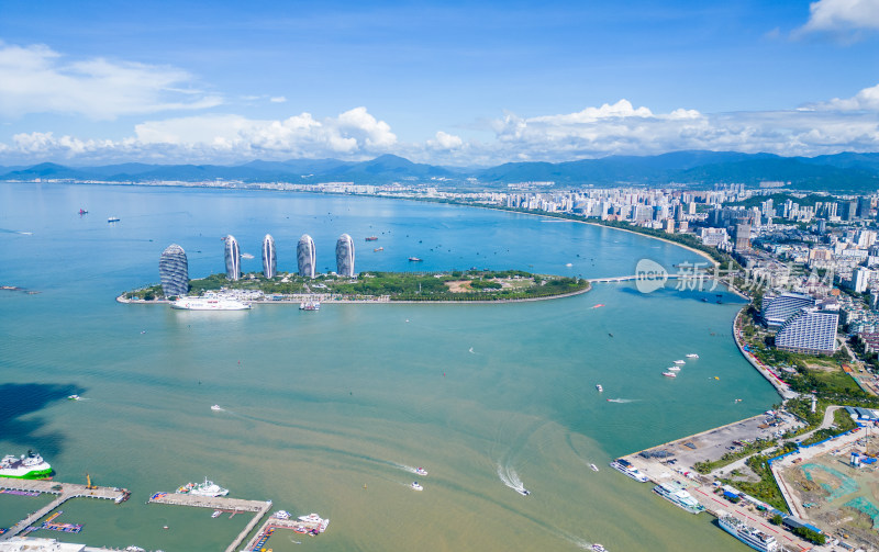 阳光下的海南三亚鹿回头空镜头航拍风景