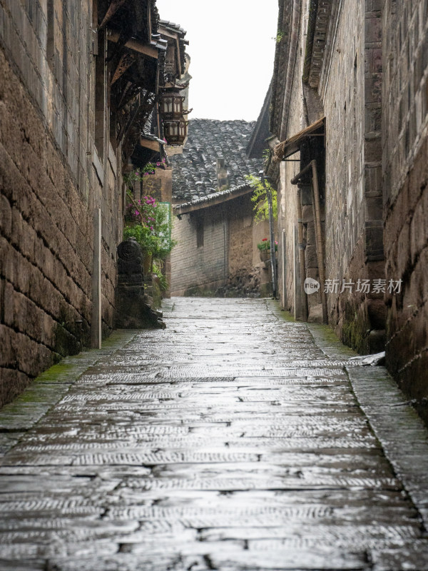 四川省宜宾市旅游度假区李庄古镇的小雨天