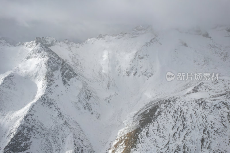 四川阿坝州达古冰川雪山盛景冰雪奇观航拍