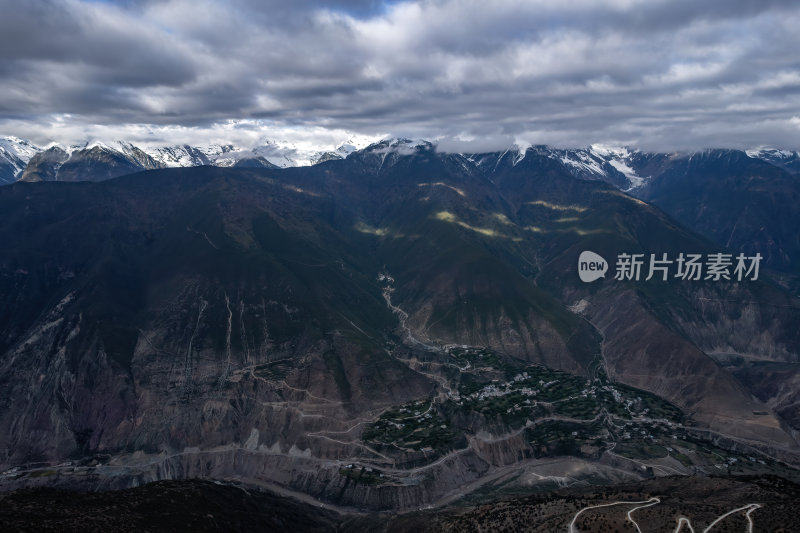 云南香格里拉飞来寺梅里雪山卡瓦博格峰航拍