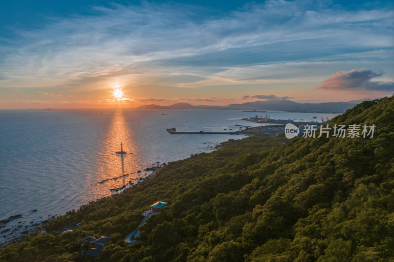 海上灯塔日落