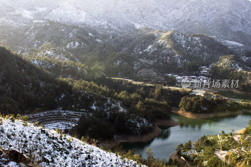 下雪后大山风景浙西南山地