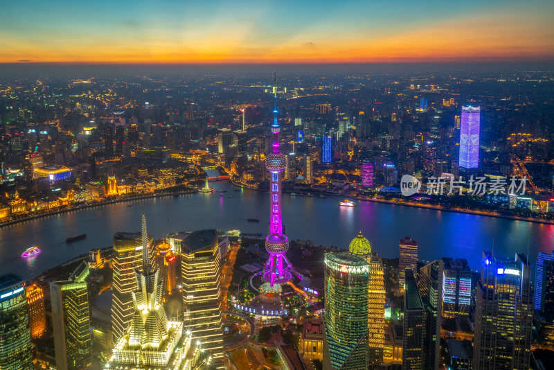 中国日落时分的上海鸟瞰图