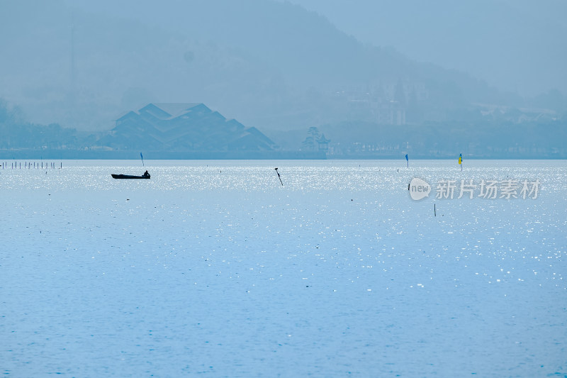 冬日晴朗的午后，浙江宁波东钱湖户外风光