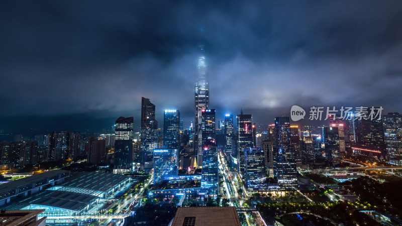 云雾下的深圳福田城市夜景