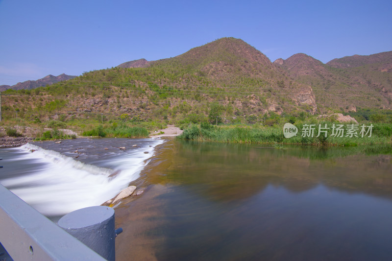 夏季水流湍急的北京永定河