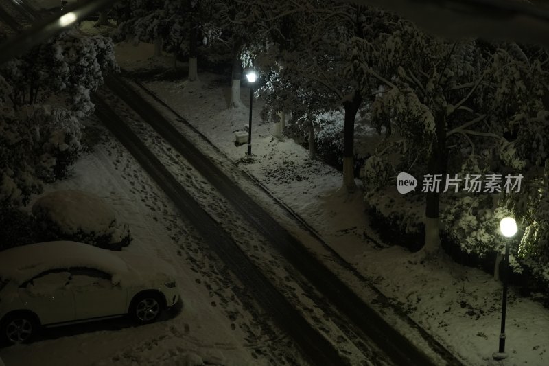 下雪的夜晚静悄悄