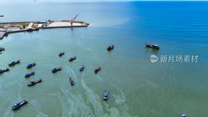 航拍海边渔船大海海洋风景