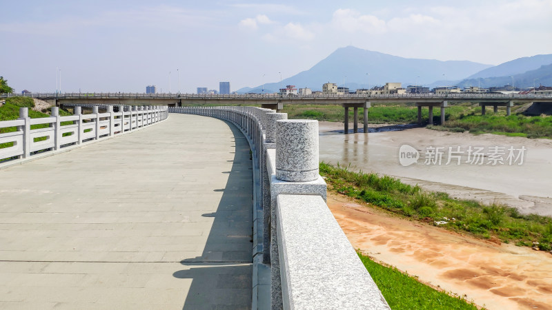 河边步道与跨河桥梁景观