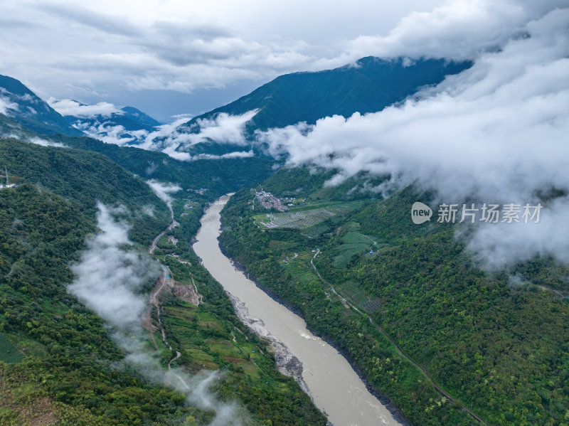 西藏林芝莲花圣地墨脱热带雨林云雾高空航拍