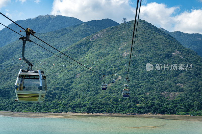 昂坪缆车前往天坛大佛佛像，中国香港
