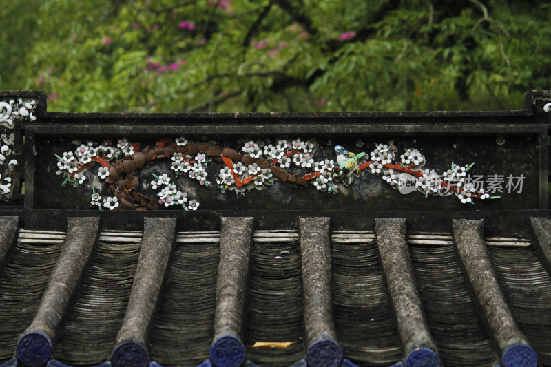 潮州古建筑屋顶精美的雕花装饰