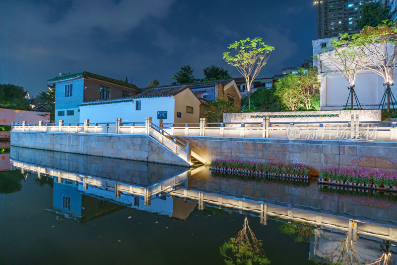 广州永庆坊河岸城市传统民居建筑夜景