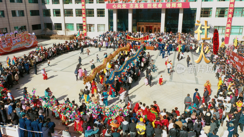 西北民俗社火活动热闹场景