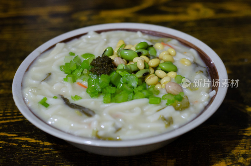 一碗洛阳特色面食浆水面