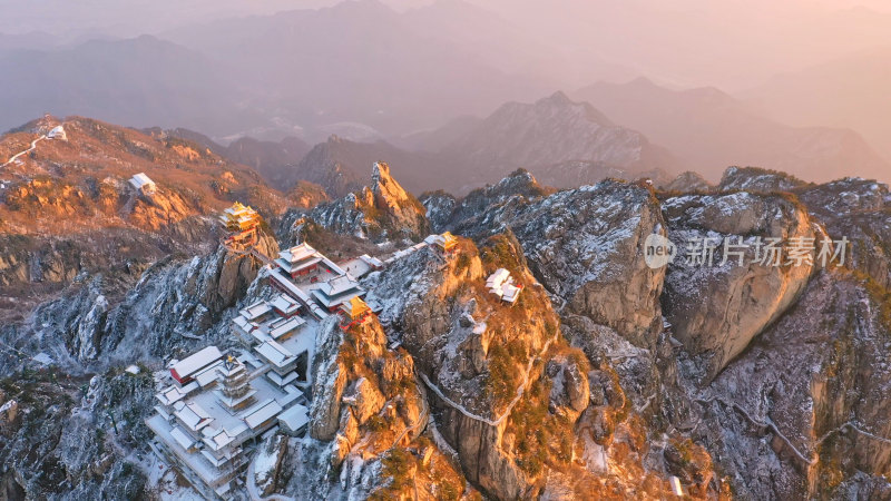 河南洛阳老君山雪景