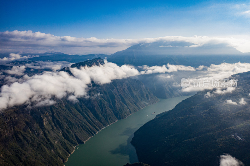 巫山云海，巫山县城，长江三峡