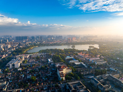 山东济南大明湖历公园历下区航拍城市风景