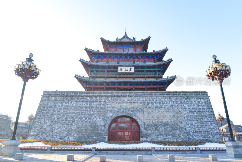 聊城光岳楼传统建筑与现代建筑并存的城市