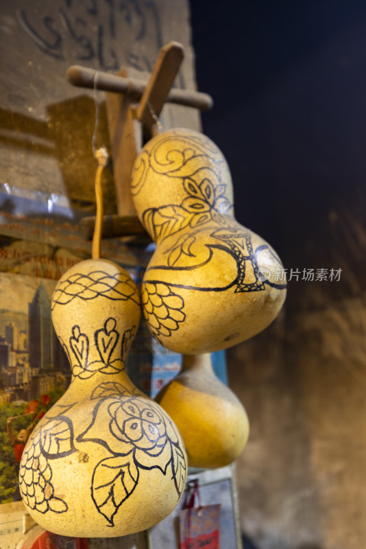 新疆百年老茶馆悬挂的葫芦