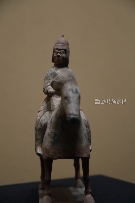 古代骑马陶俑特写