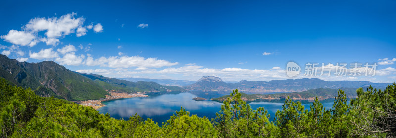 云南丽江泸沽湖景区湖泊山脉全景长图